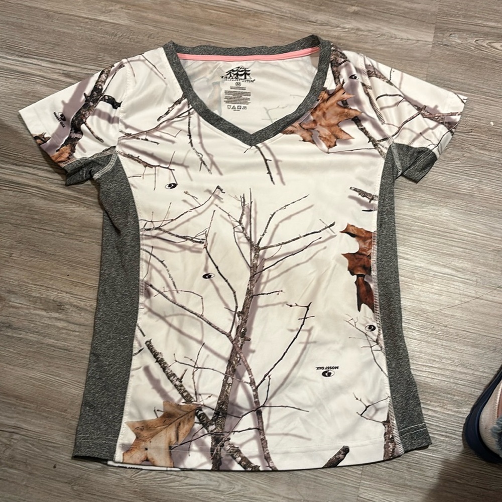 🌸Women's Short Sleeve Tee in Gray and White by Tallwoods